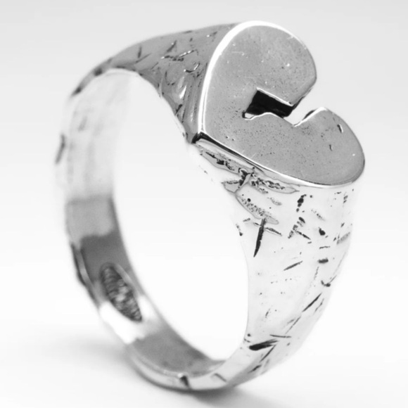 *NEW* Broken Heart Signet Ring UNISEX - size 6.5 - Picture 7 of 8